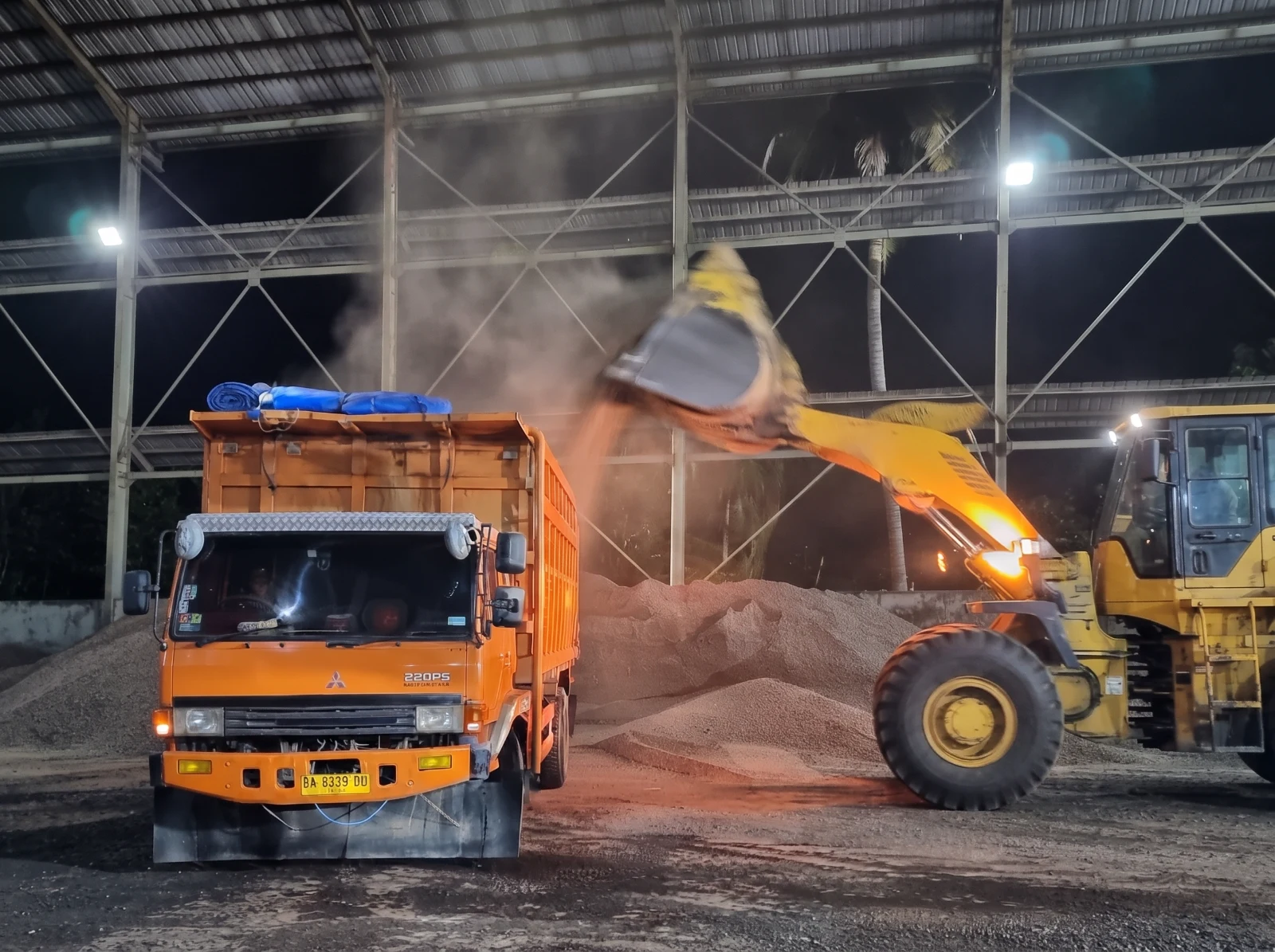 Dukungan trucking untuk semua komoditas serta pengurusan Customs Clearance / dokumen ekspor-impor